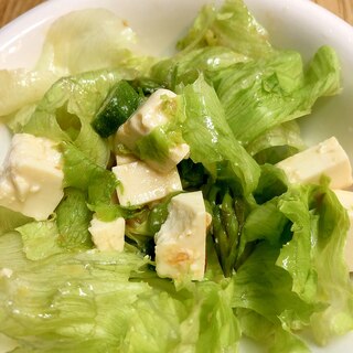 胡麻ドレッシングの豆腐のグリーンサラダ